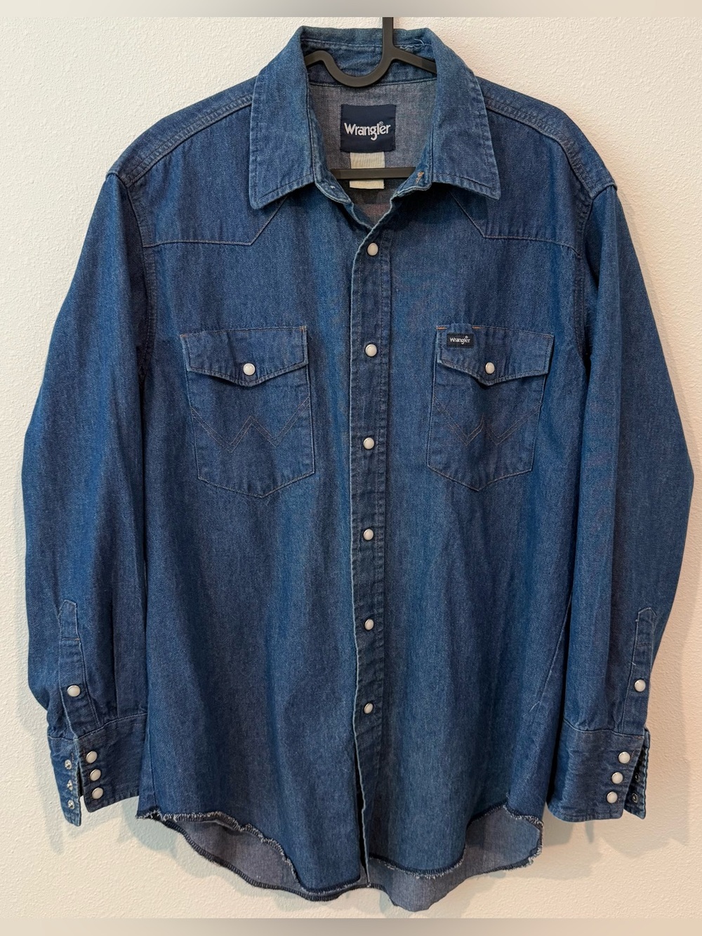 🔥Vintage 80s Wrangler Denim Western Pearl Snap Shirt Raw Hem L / XL Men’s